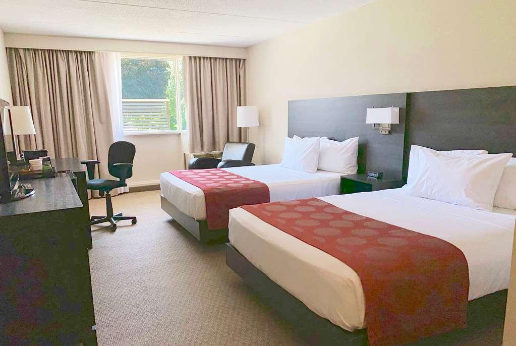 Quality Inn & Conference Centre Kingston Central Room photo