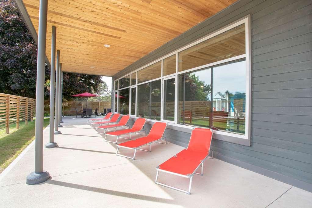 Quality Inn & Conference Centre Kingston Central Facilities photo