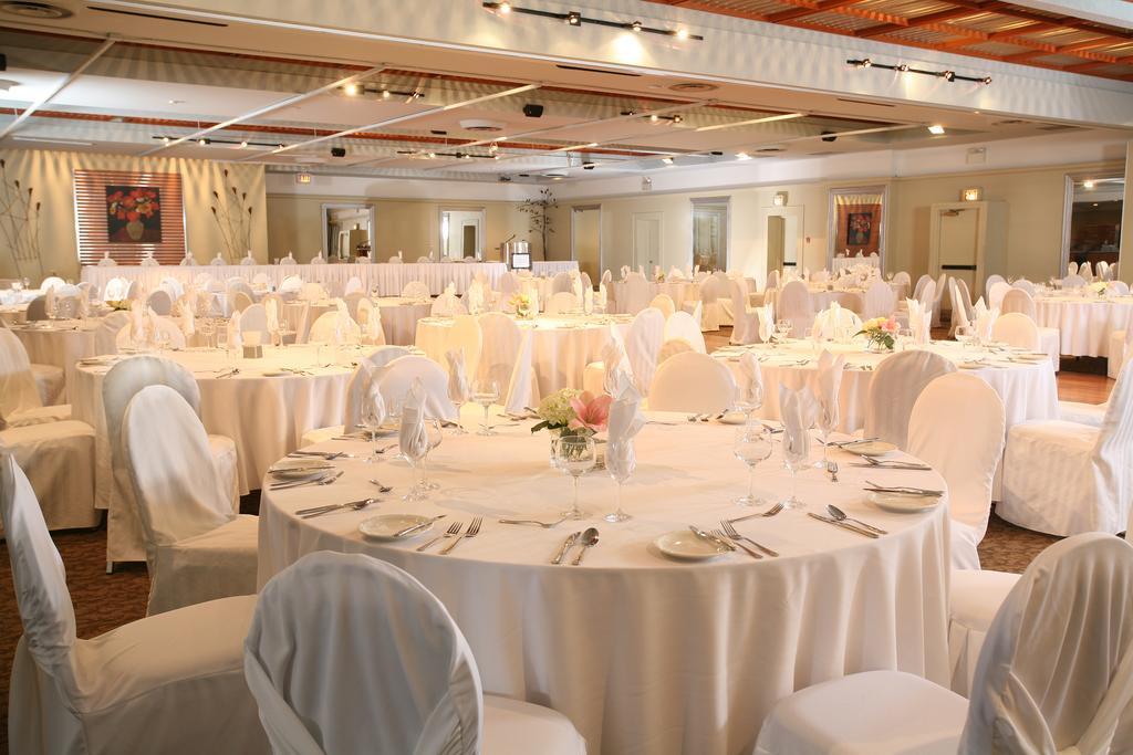 Quality Inn & Conference Centre Kingston Central Restaurant photo