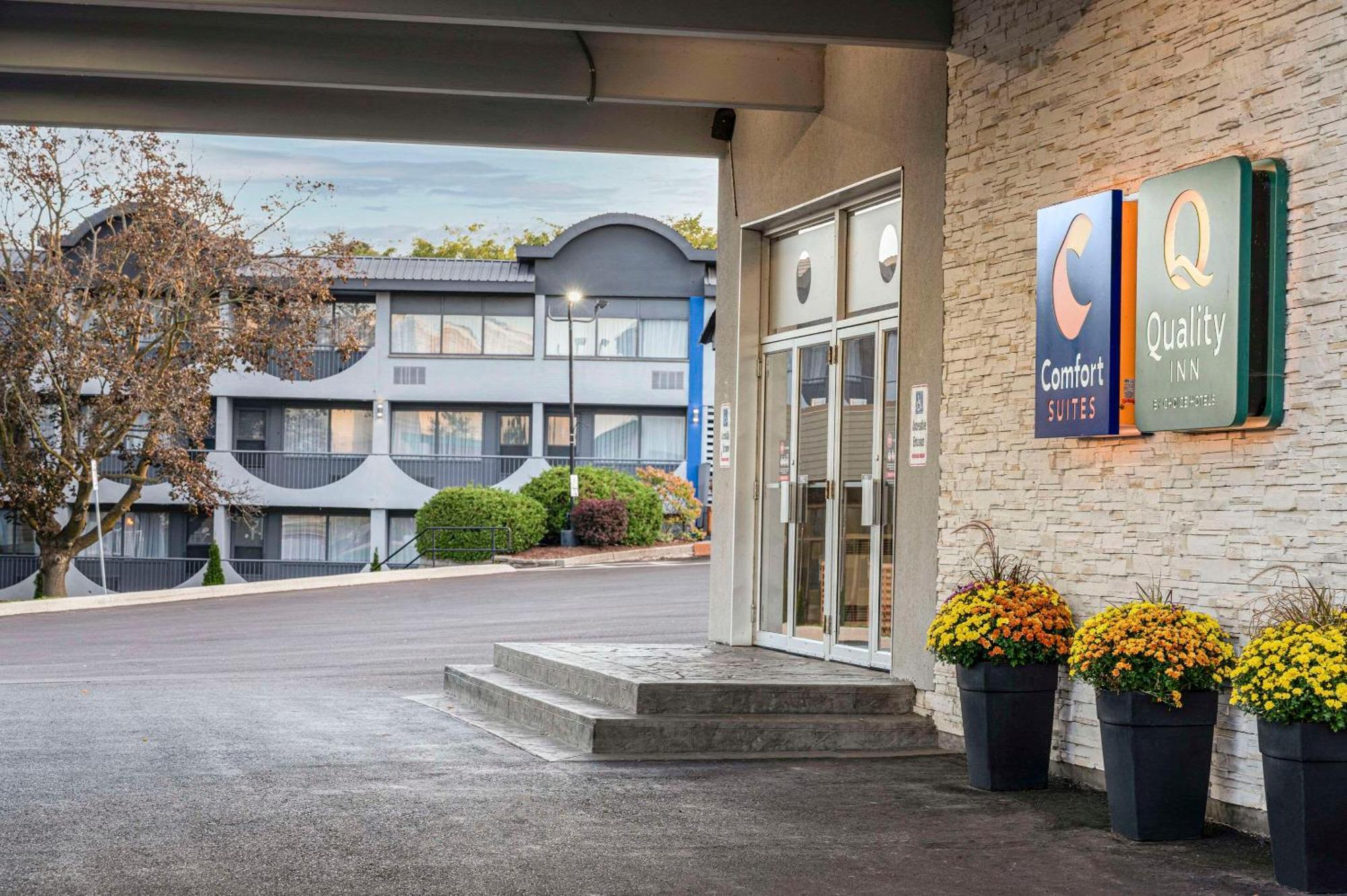Quality Inn & Conference Centre Kingston Central Exterior photo