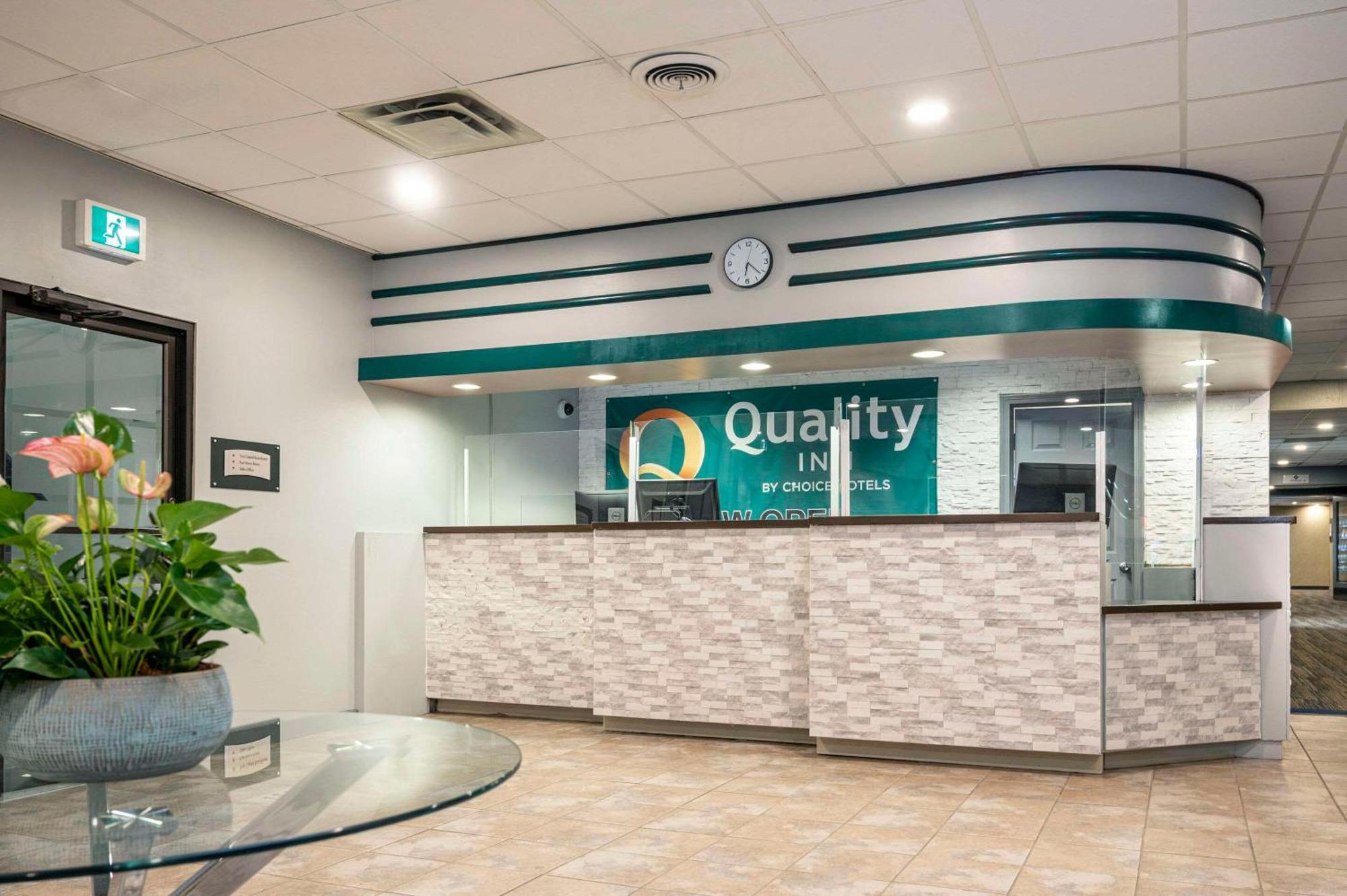 Quality Inn & Conference Centre Kingston Central Exterior photo