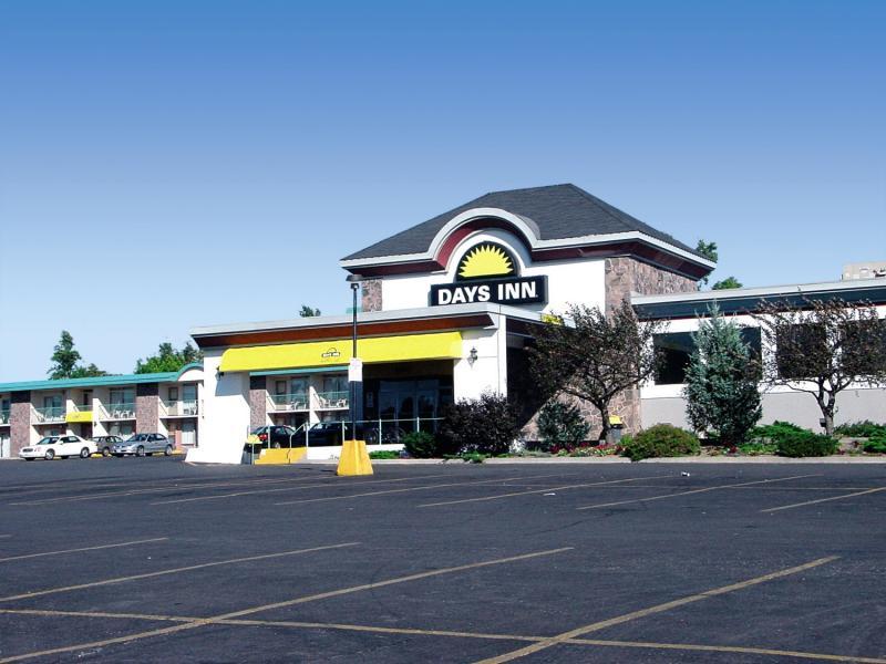 Quality Inn & Conference Centre Kingston Central Exterior photo