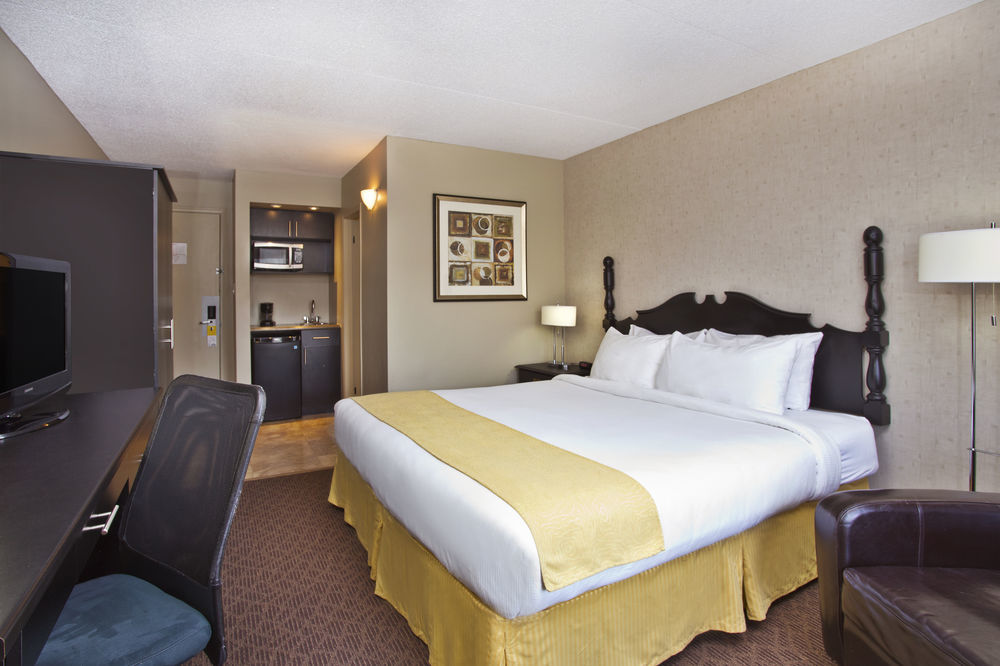 Quality Inn & Conference Centre Kingston Central Exterior photo