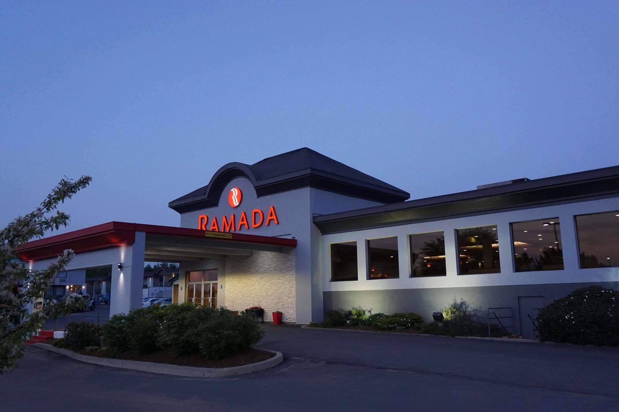 Quality Inn & Conference Centre Kingston Central Exterior photo