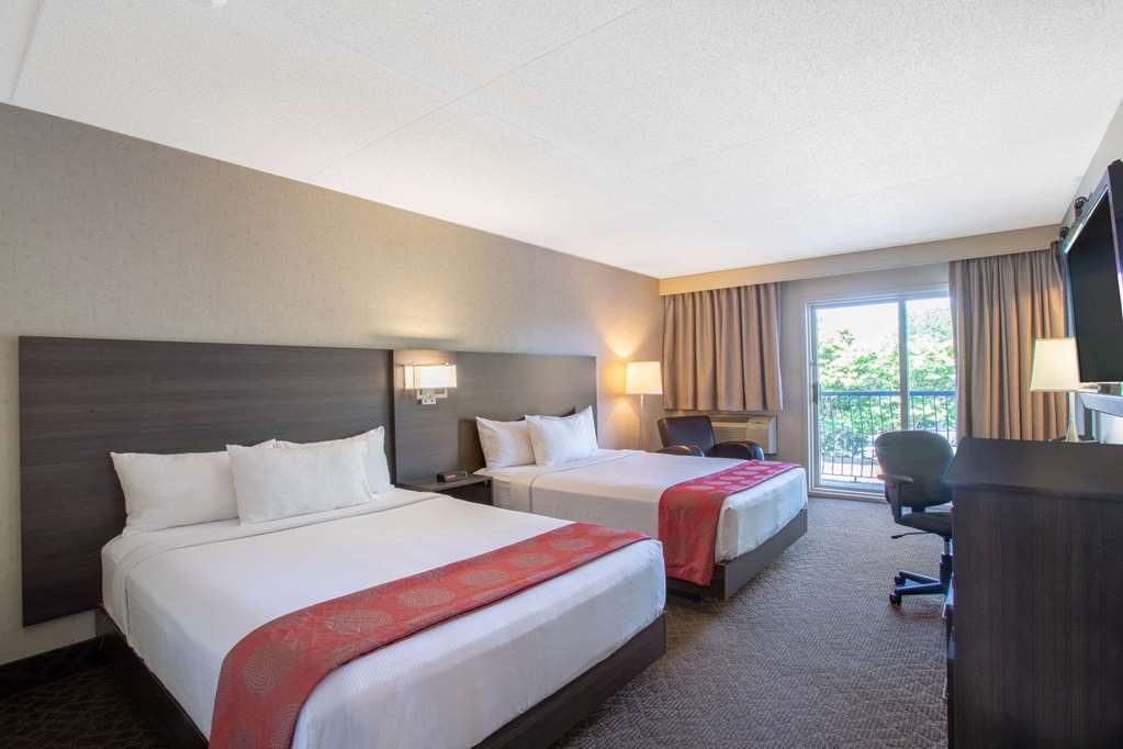 Quality Inn & Conference Centre Kingston Central Room photo
